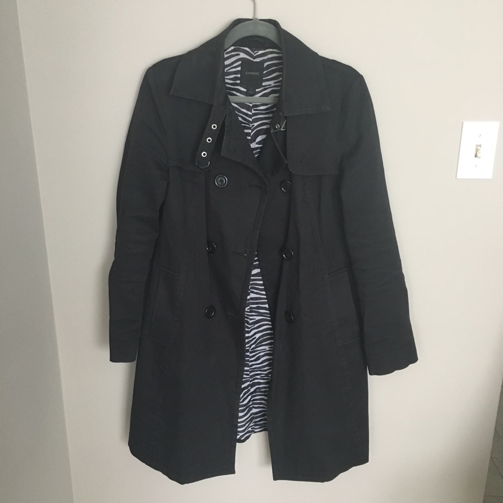 Express trench coat in black